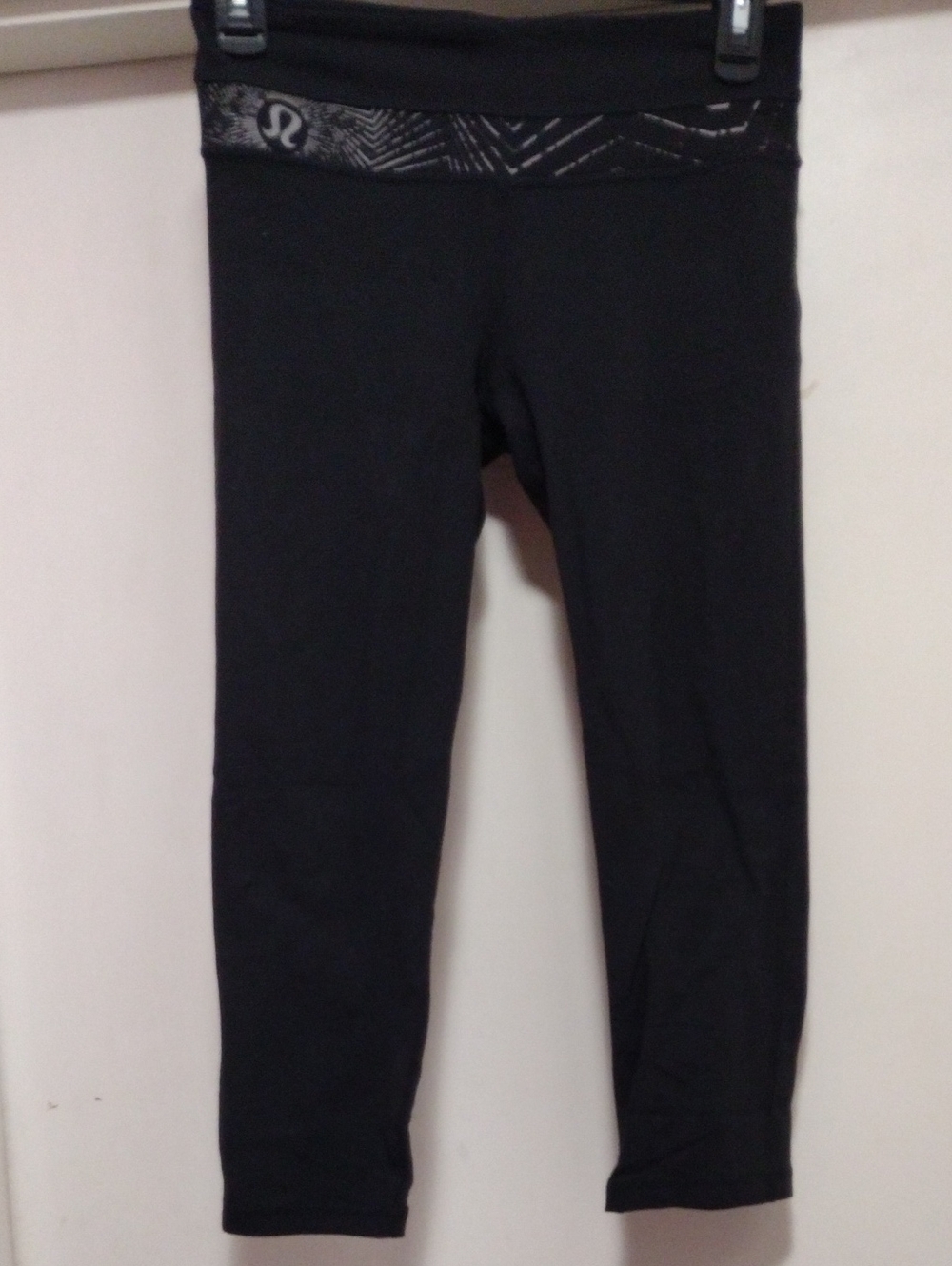 lululemon athletica Women's Black Leggings with Reflective Patterned Waistband 6